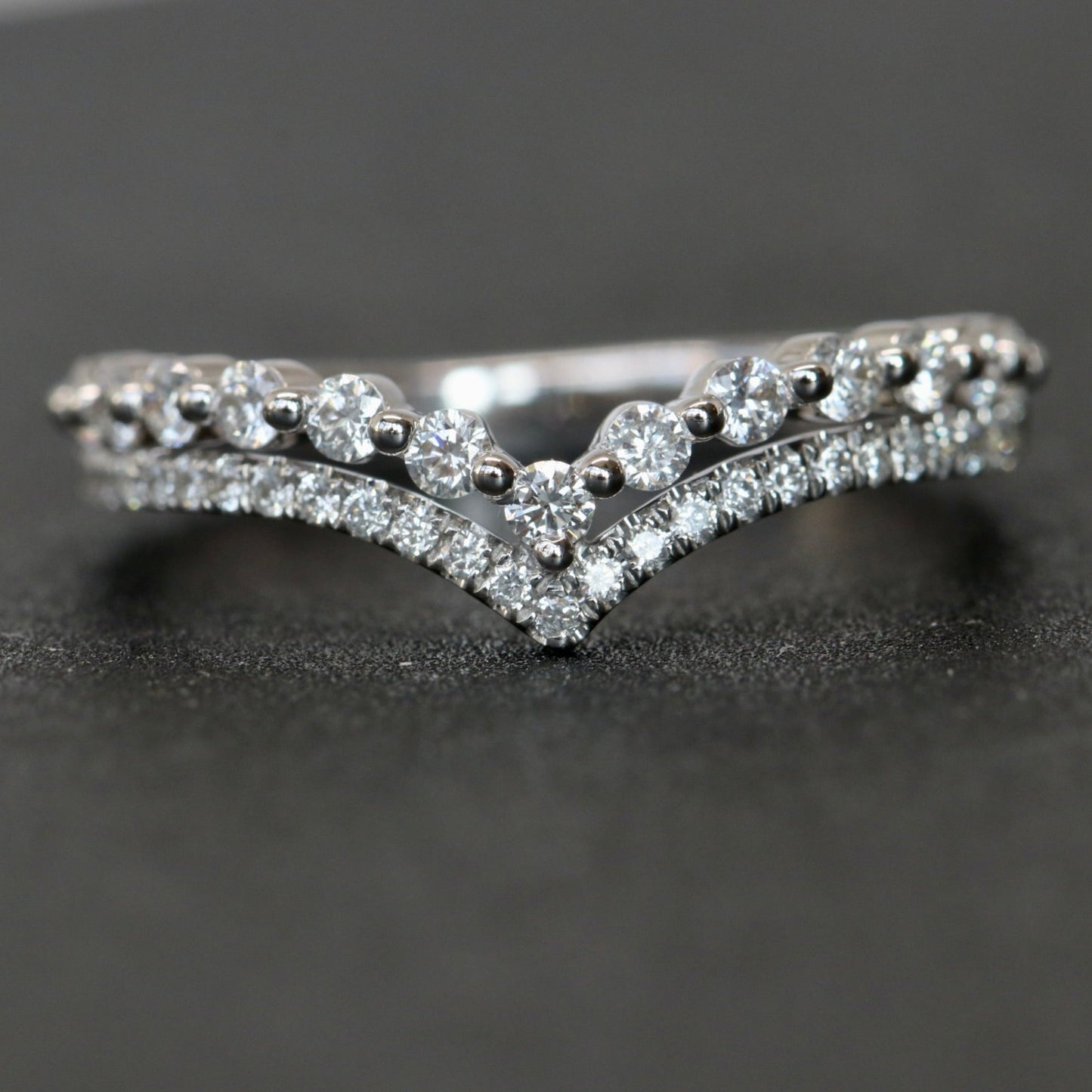 Diamond V Ring