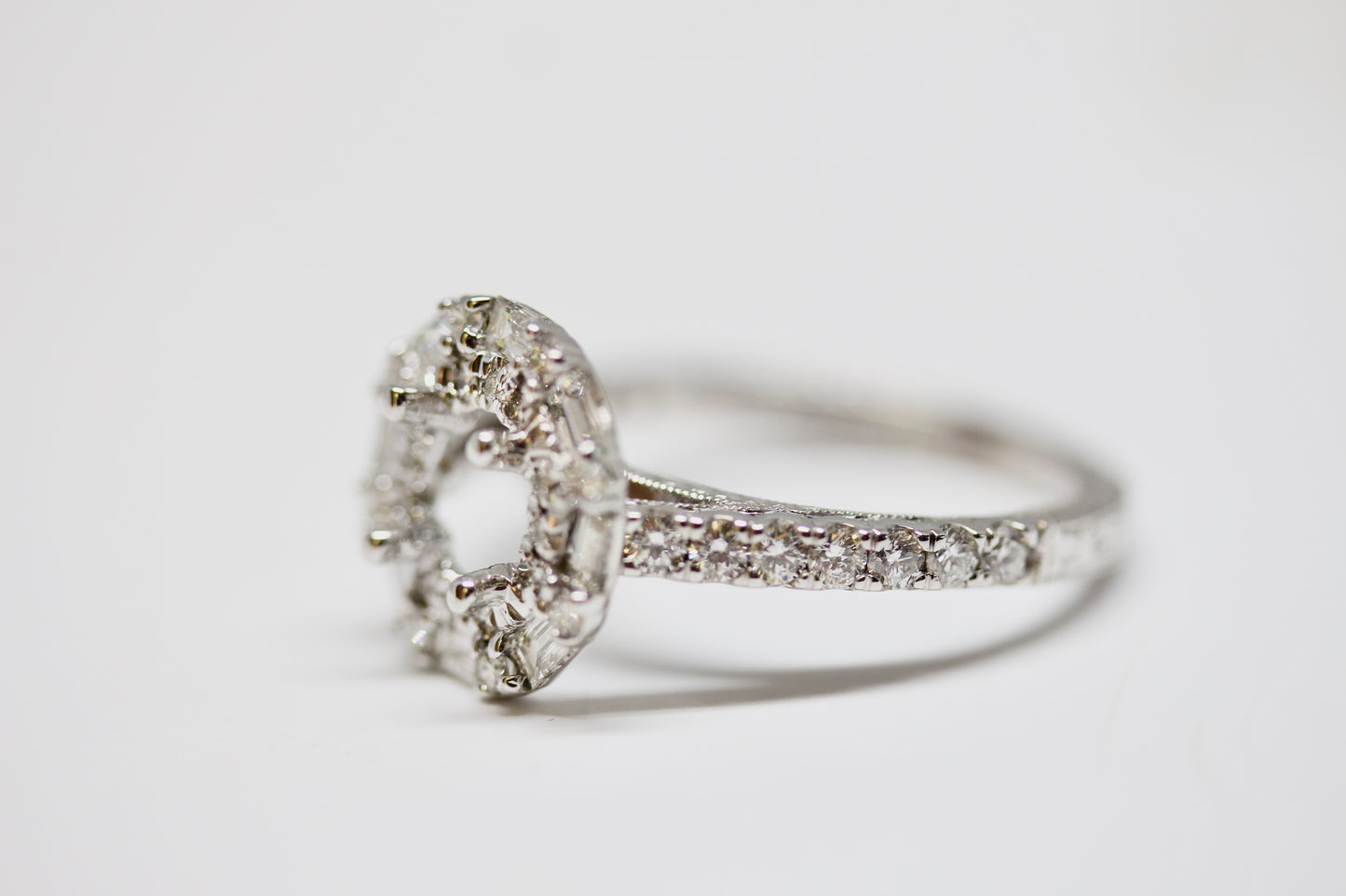 Round Halo Diamond Engagement Ring
