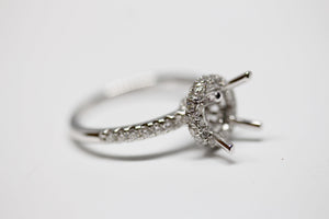 Round Shape Halo Diamond Engagement Ring