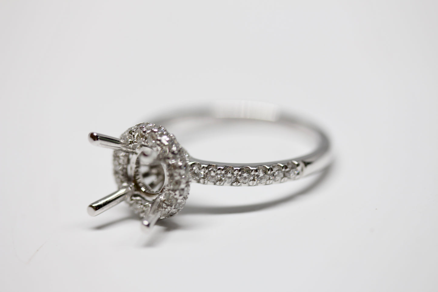 Round Shape Halo Diamond Engagement Ring