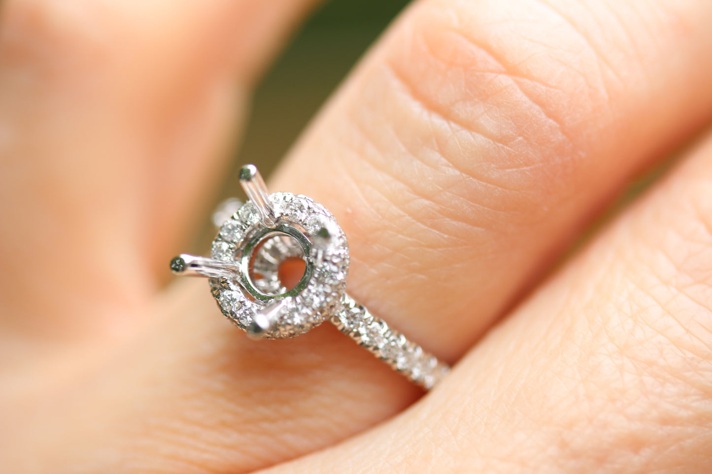 Round Shape Halo Diamond Engagement Ring
