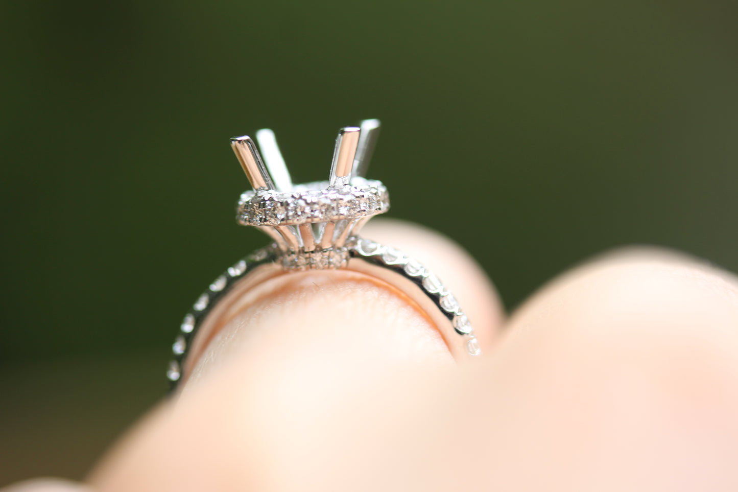 Round Shape Halo Diamond Engagement Ring