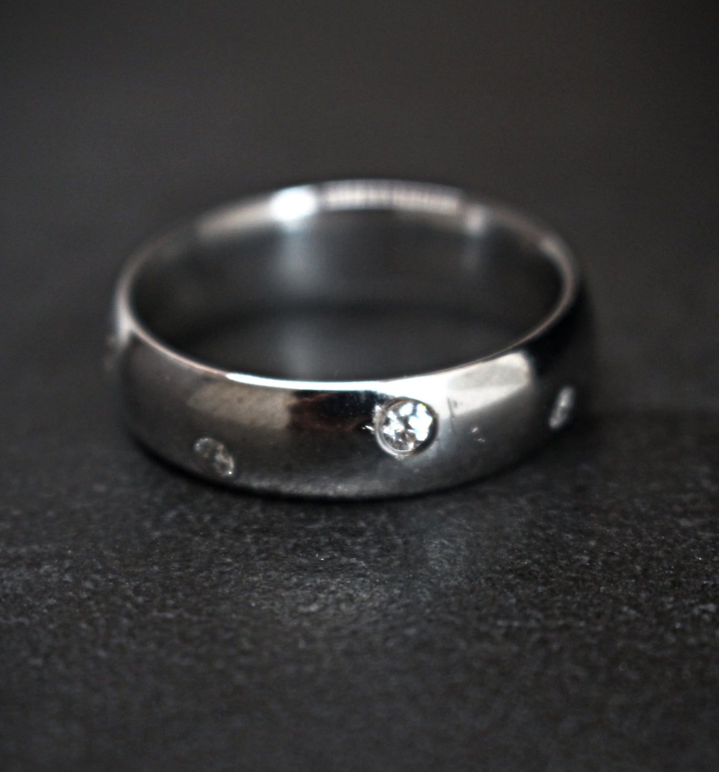 Diamondaire Mens Bezel Set Domed Band 14kt White Gold