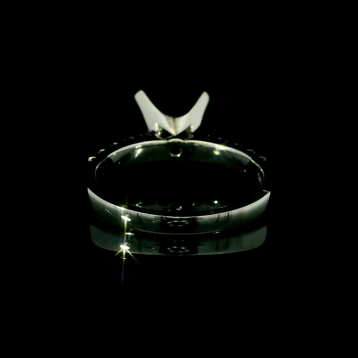 Shared Prong Round Diamond Engagement Ring Setting