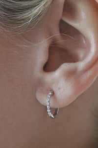 Single Shared Prong Hoop Earrings