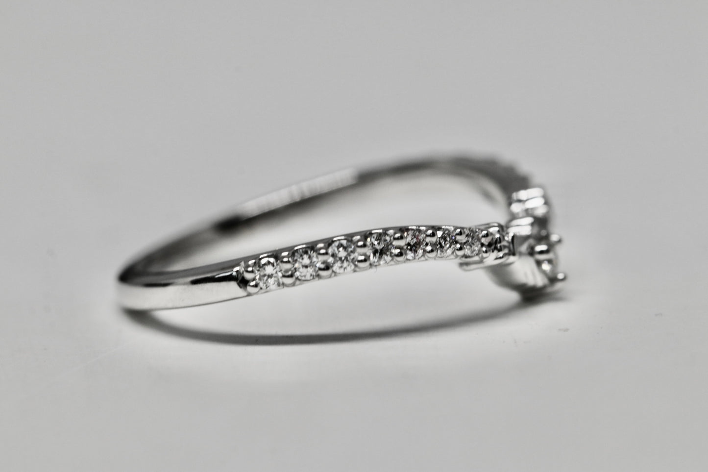 Diamond Claddagh Contour Band