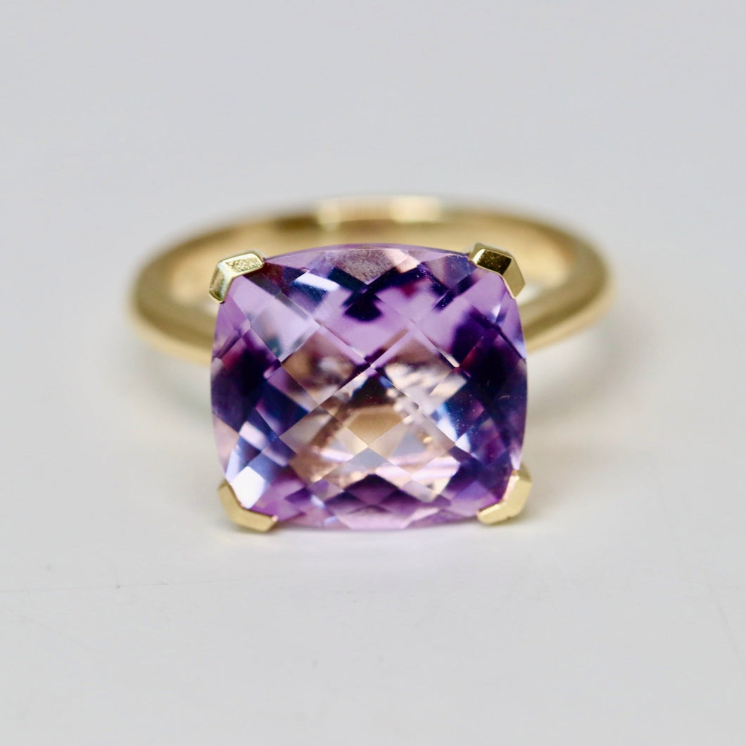 8ct Amethyst and 14kt yellow gold Ring