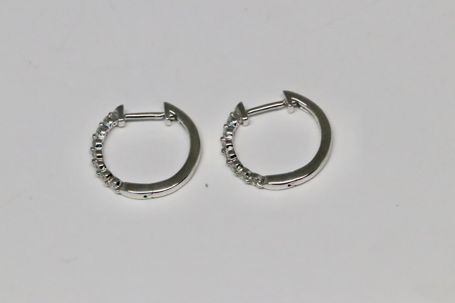 Single Shared Prong Hoop Earrings