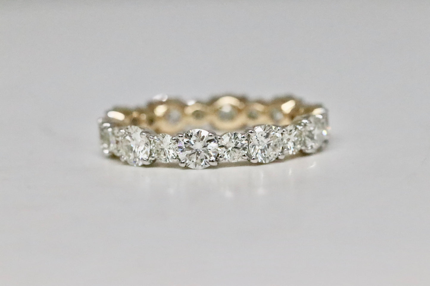 14Kt Decorative Eternity Band with Alternating Round Diamonds