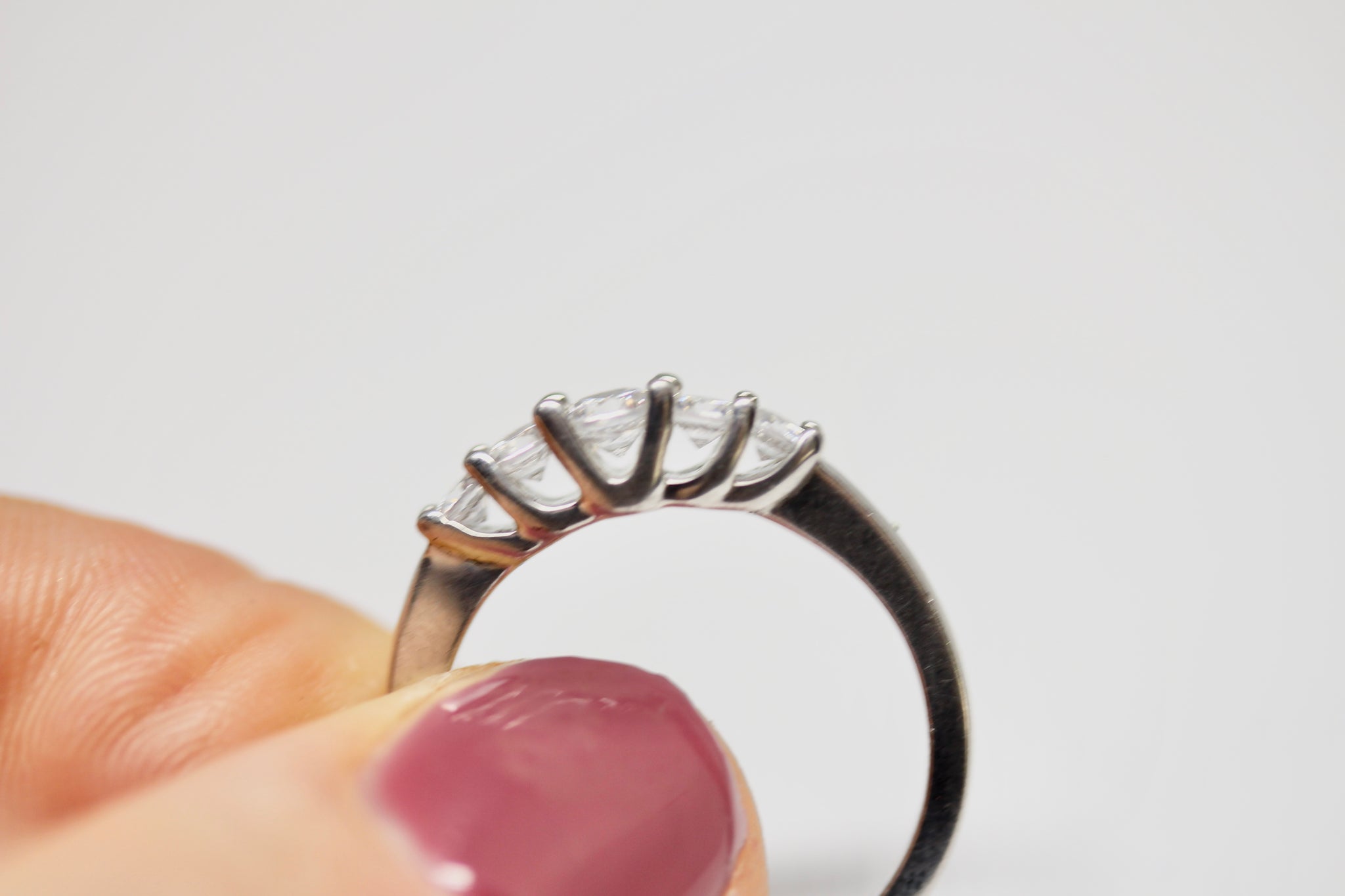 How To Keep Wedding Ring From Spinning: 5 Best Hacks - Krostrade