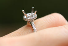 Round Shape Halo Diamond Engagement Ring