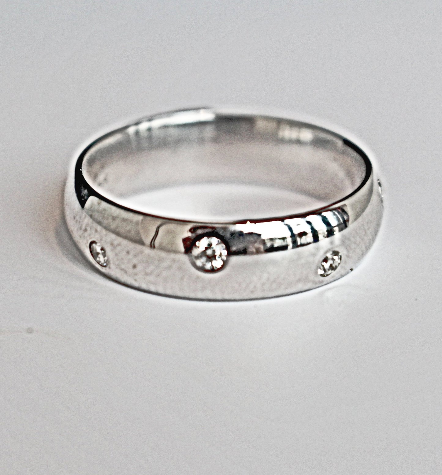 Diamondaire Mens Bezel Set Domed Band 14kt White Gold