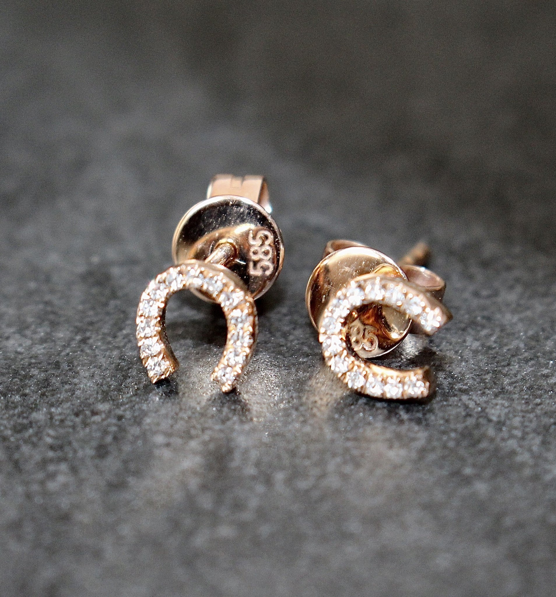 Rose gold 2025 horseshoe earrings